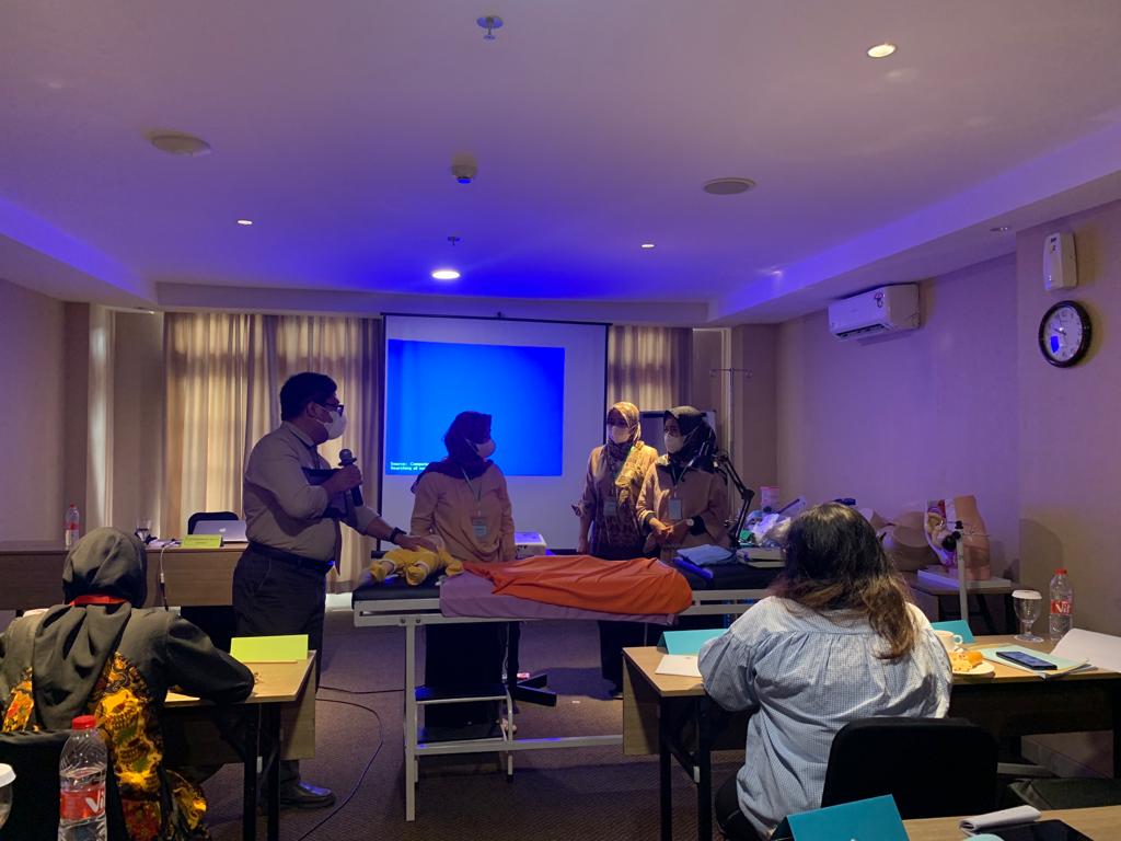 Pelatihan PONEK adalah upaya pelayanan komprehensif di Rumah Sakit untuk menanggulangi kasus kegawatdaruratan obstetri dan neonatal